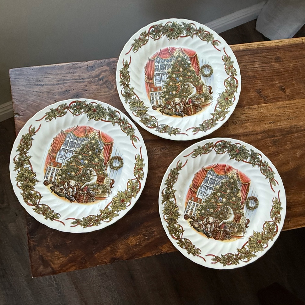 Set of 3 earthenware English plates by Churchill